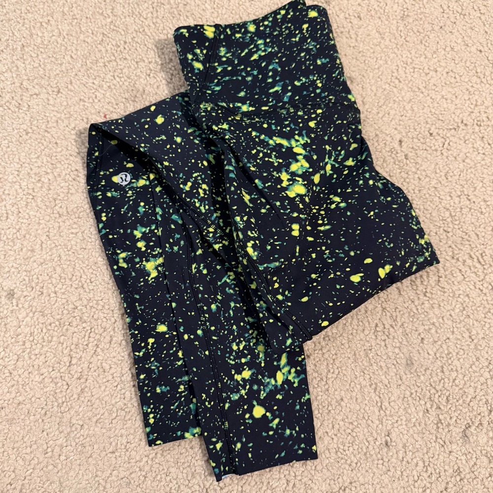 Lululemon Size 8 Black Neon Splatter Print Stirrup Yoga Leggings Nulux Fabric - Picture 7 of 8